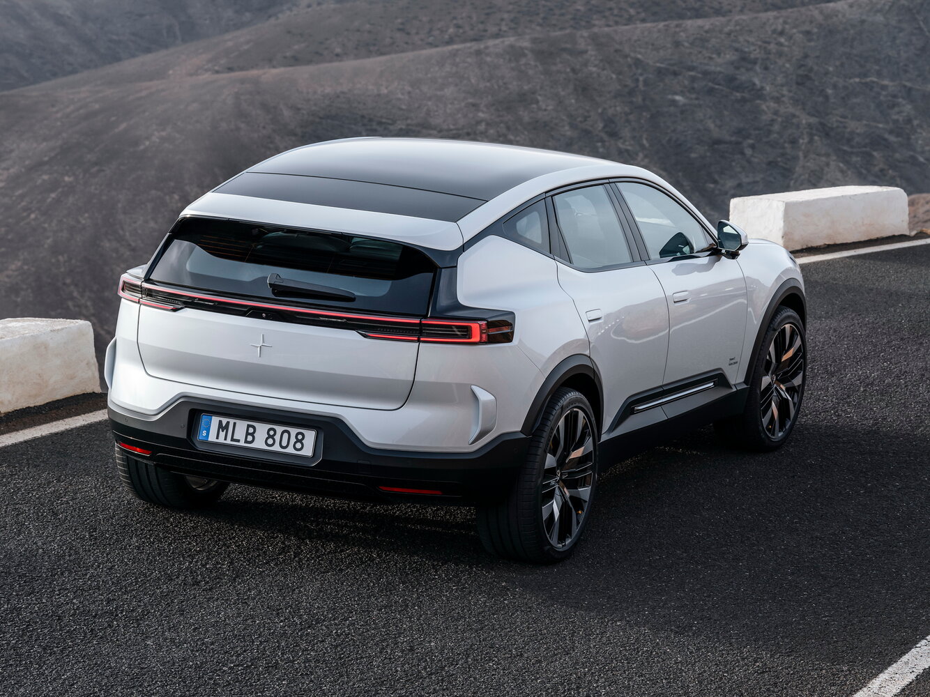 Polestar 3, , 2024–2026, Внедорожник 5 дв.: Вид сзади в три четверти