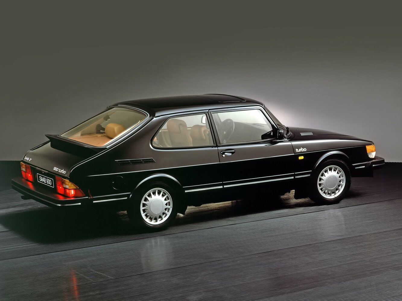 Saab 900, I, 1978–1994, Хэтчбек 3 дв.: Вид сзади в три четверти