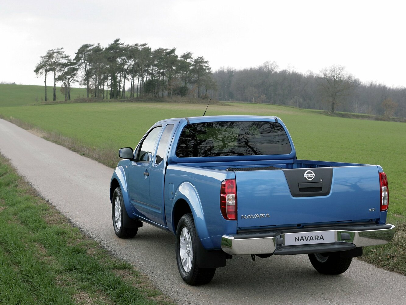 Nissan Navara (Frontier), III (D40), 2004–2010, Pickup Полуторная кабина: Rear three-quarter view