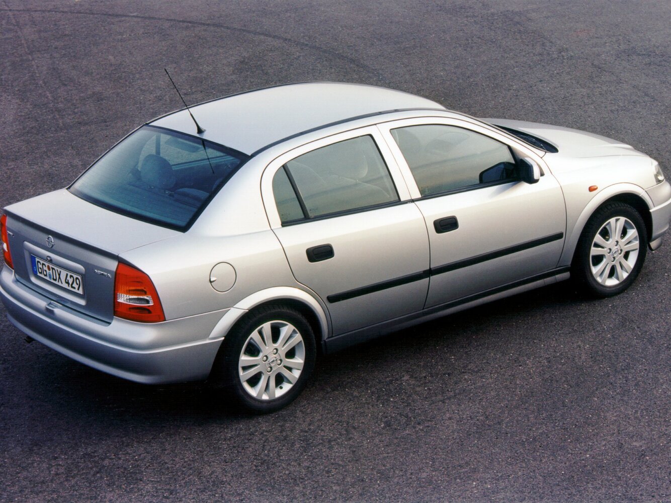 Opel Astra, G, 1998–2009, Седан: Вид сзади в три четверти