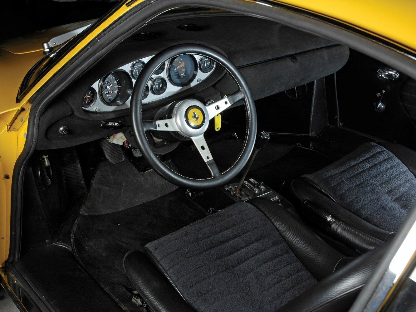 Ferrari Dino 206 GT, I, 1967–1969, Купе: Передняя часть салона