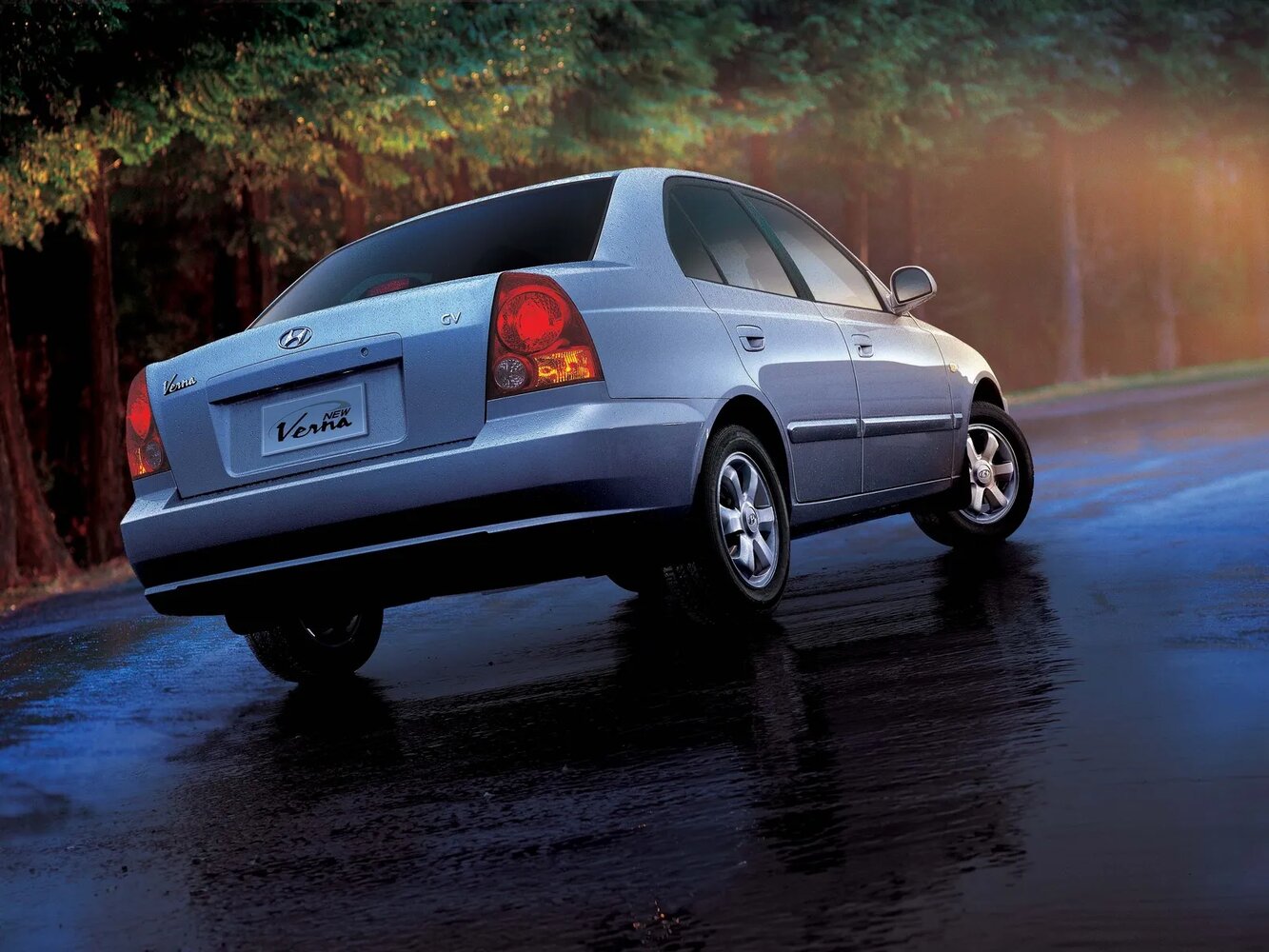 Hyundai Verna, I Рестайлинг, 2002–2005, Седан: Вид сзади в три четверти