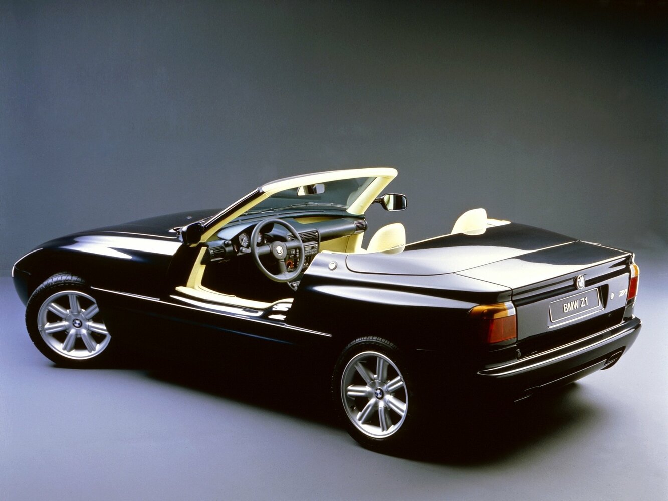 BMW Z1, , 1988–1991, Родстер: Rear three-quarter view