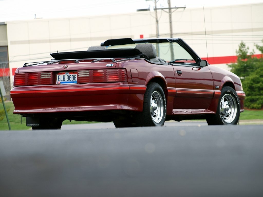 Ford Mustang, III Рестайлинг, 1986–1993, Кабриолет: Вид сзади в три четверти