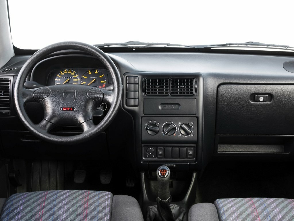 SEAT Ibiza Cupra, II, 1996–1999, Хэтчбек 3 дв.: Передняя панель