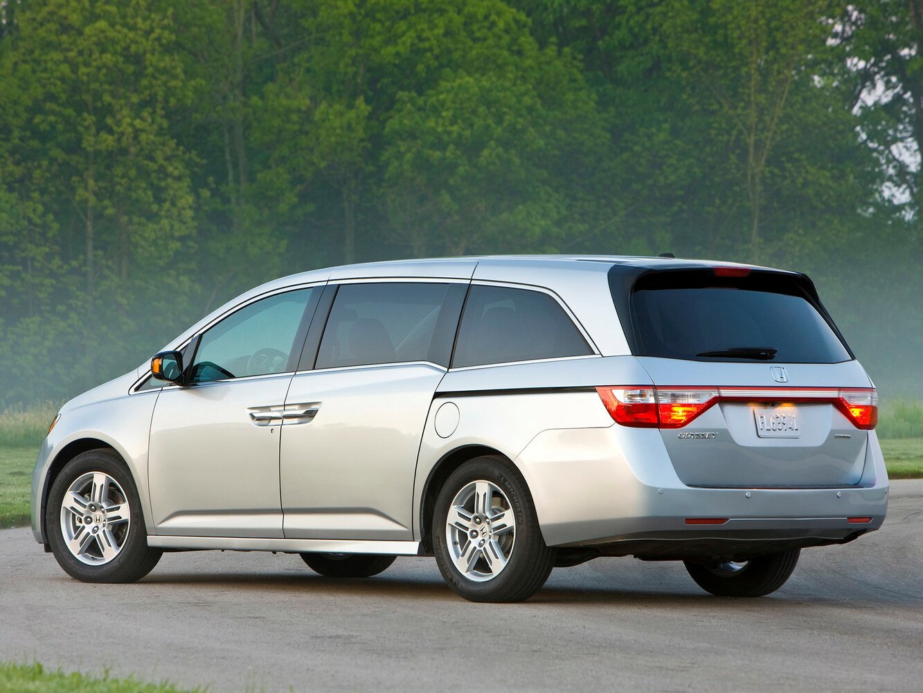 Honda Odyssey (North America), IV, 2010–2017, Минивэн: Вид сзади в три четверти