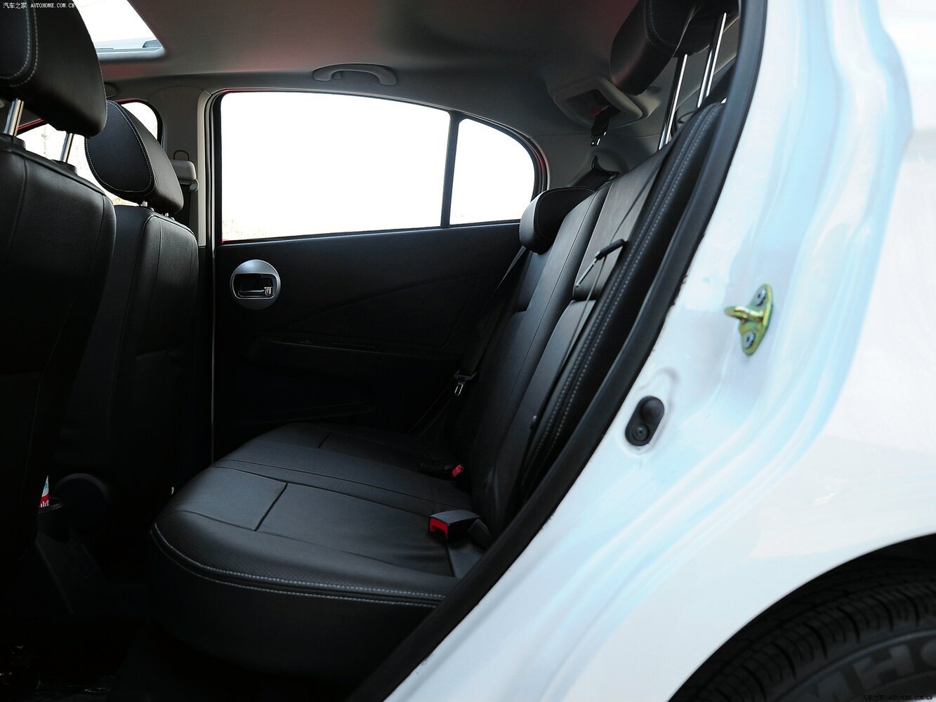 FAW Oley, , 2012–2015, Hatchback 5 door: Rear cabin