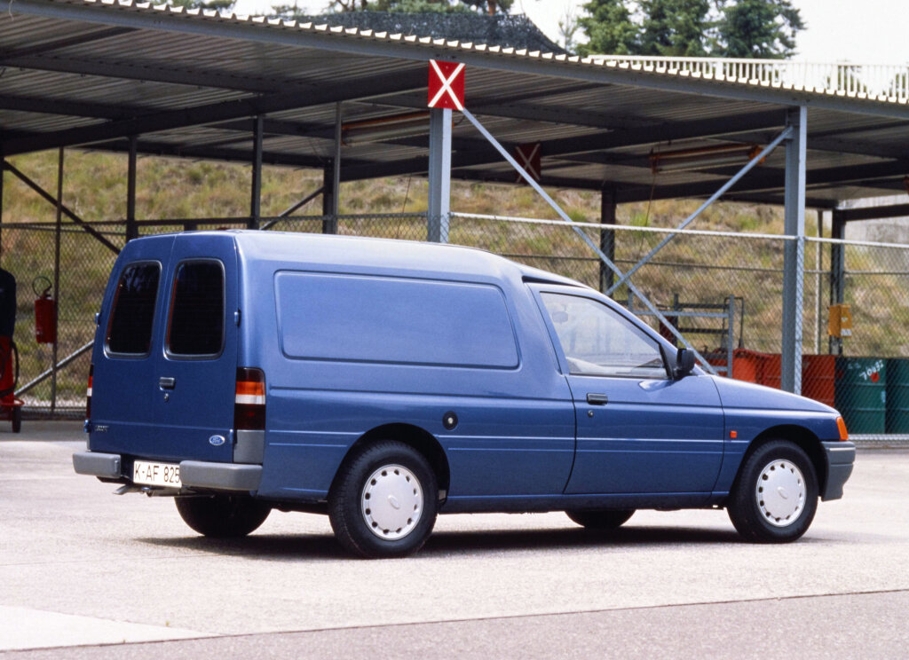 Ford Escort, V Рестайлинг 1, 1991–1996, Фургон: Вид сзади в три четверти