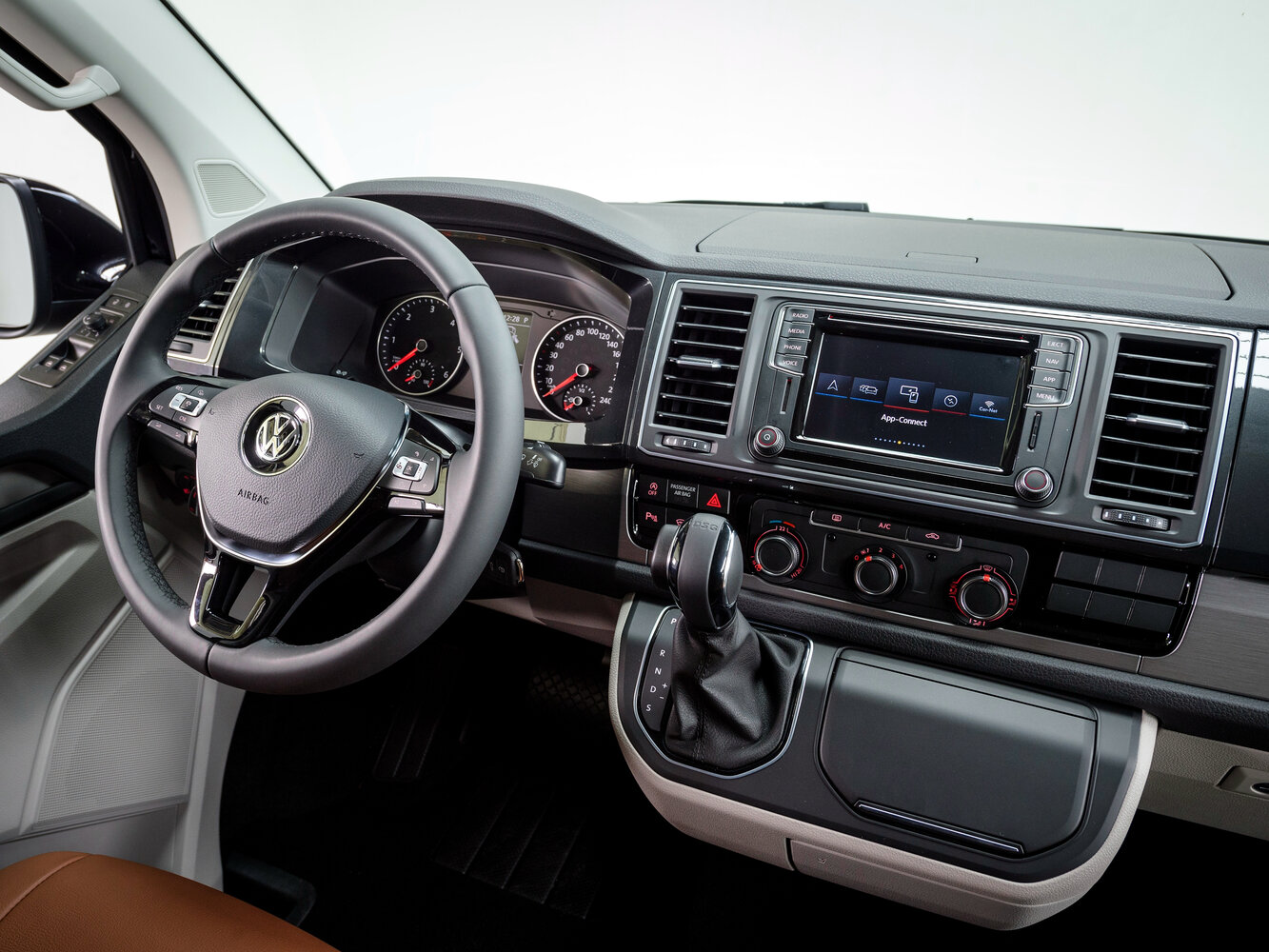 Volkswagen Transporter, T6, 2015–2019, Фургон Long: Передняя часть салона