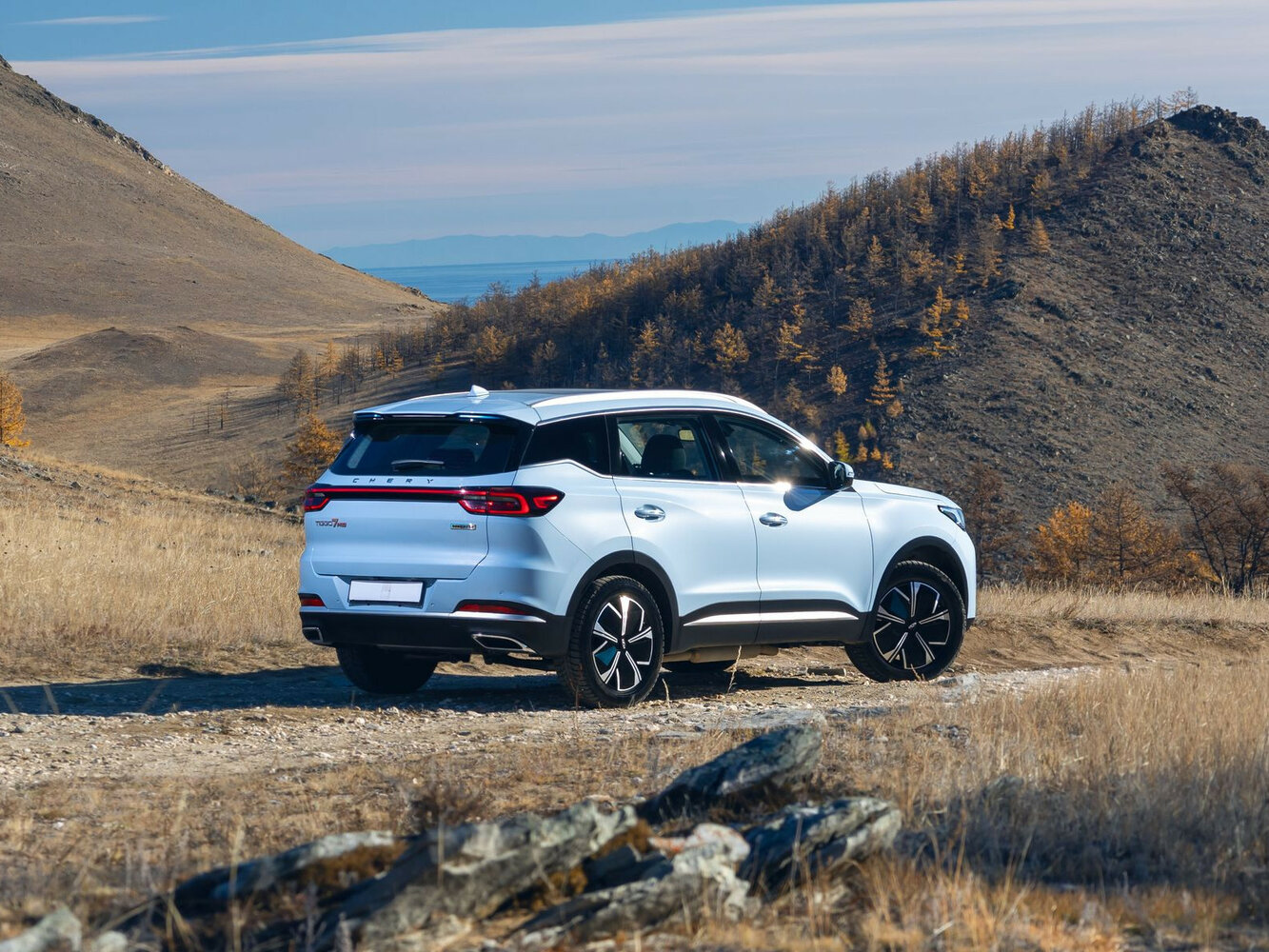 Chery Tiggo 7 pro plug-in-hybrid, , 2023–2025, Внедорожник 5 дв.: Вид сзади в три четверти