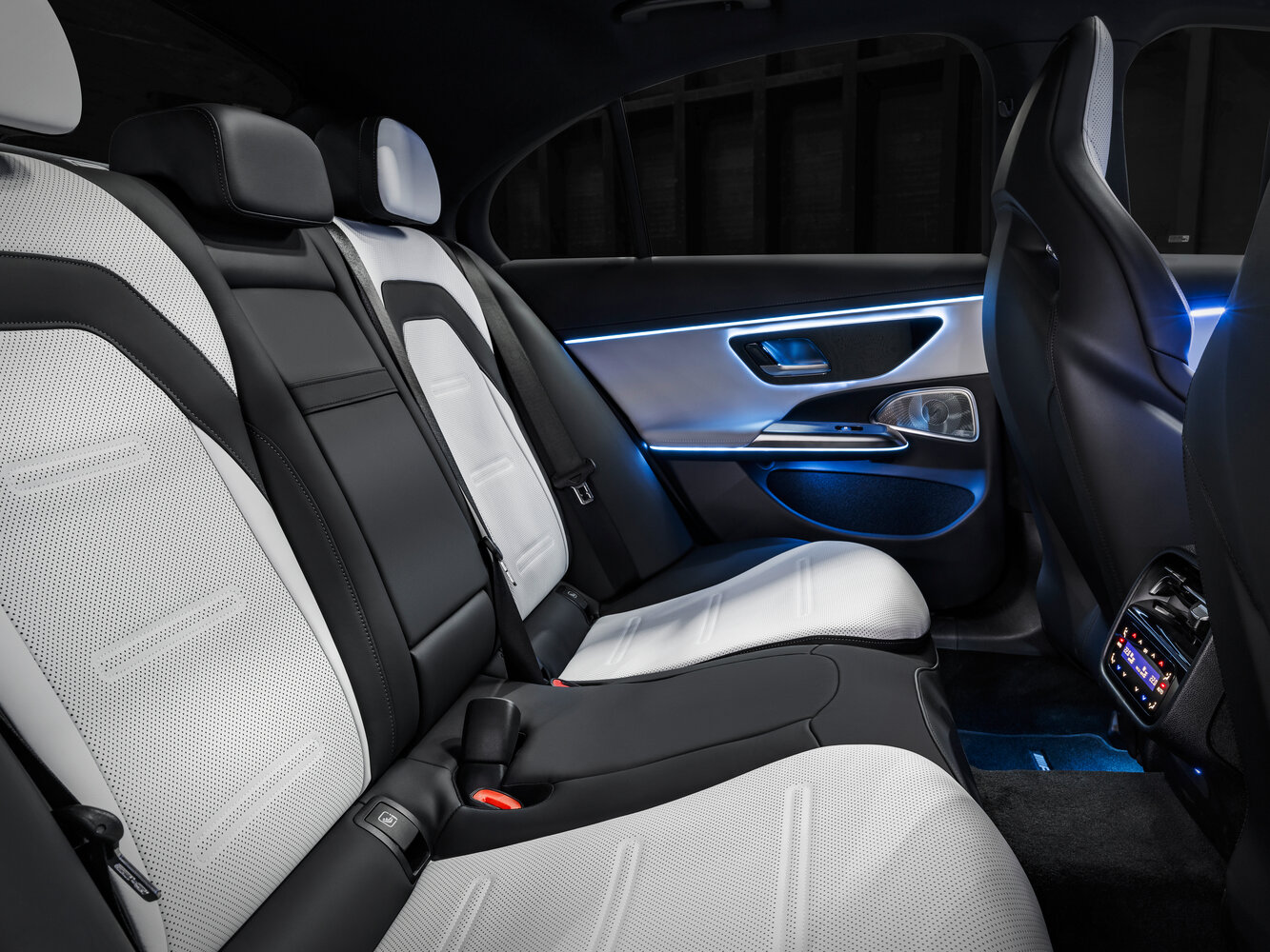Mercedes-Benz E-Класс AMG, VI (W214), 2024–2026, Седан: Задняя часть салона