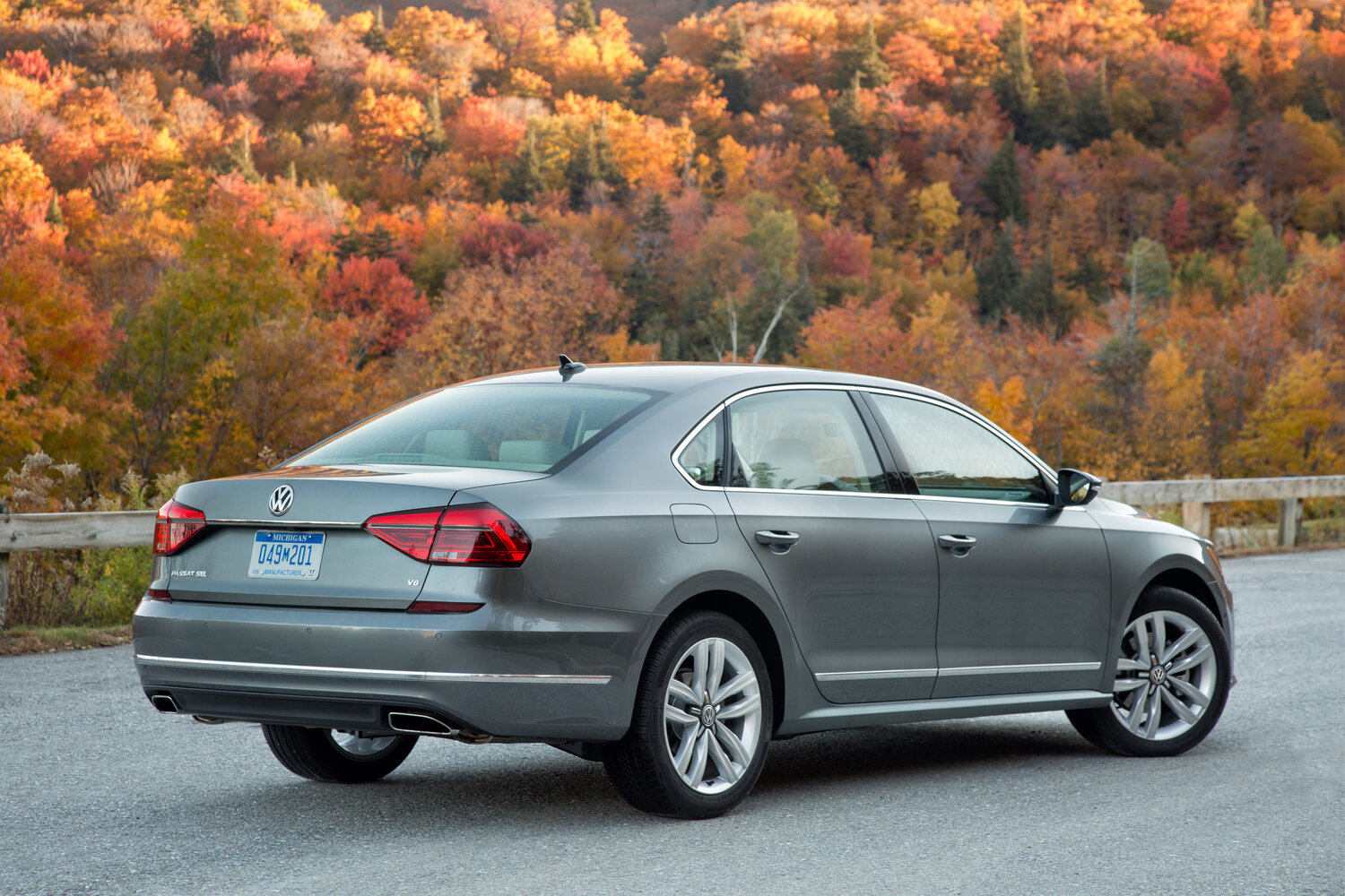 Volkswagen Passat (North America and China), I facelift, 2015–2019, Sedan: Rear three-quarter view