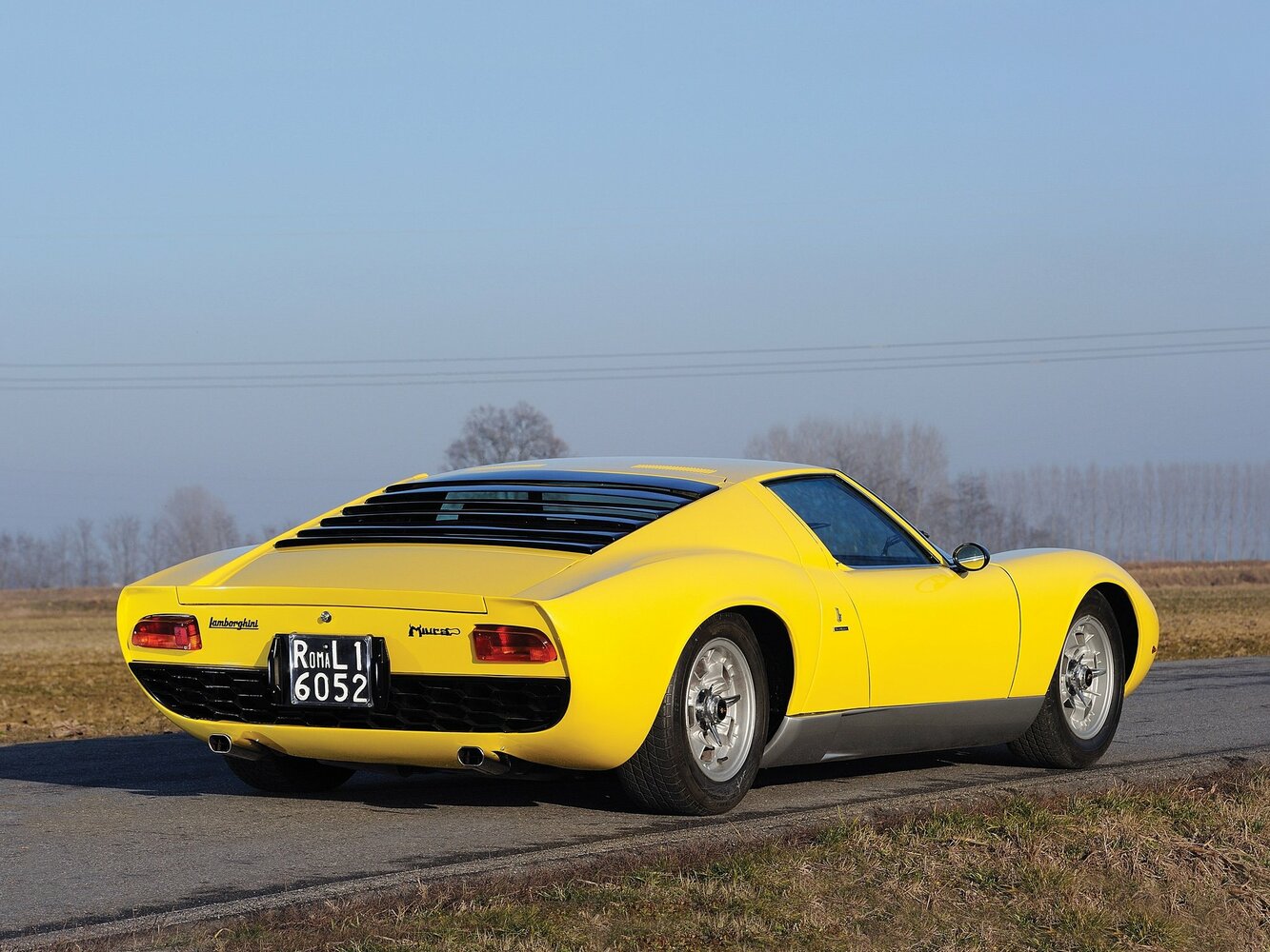 Lamborghini Miura, , 1966–1973, Купе: Вид сзади в три четверти