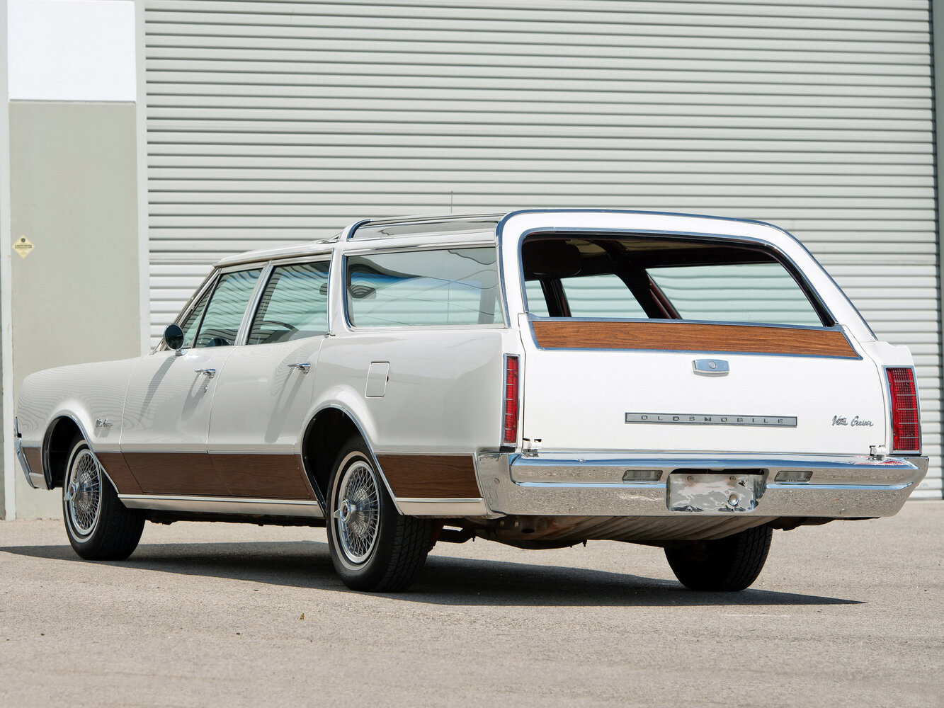 Oldsmobile Vista Cruiser, I, 1964–1967, Универсал 5 дв.: Вид сзади в три четверти