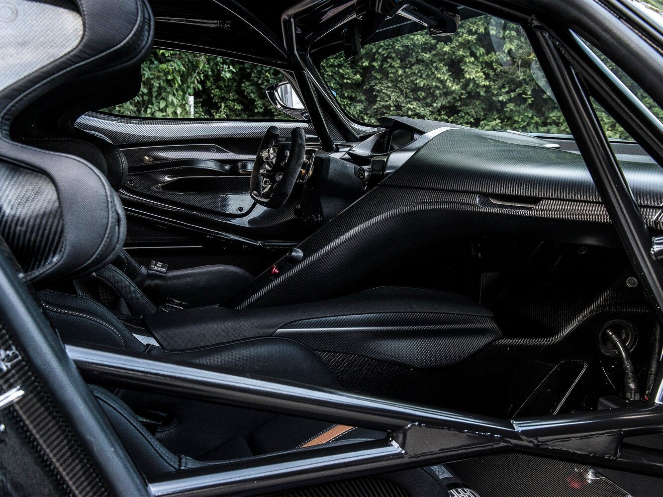 Aston Martin Vulcan, , 2015–2016, Coupe: Front cabin