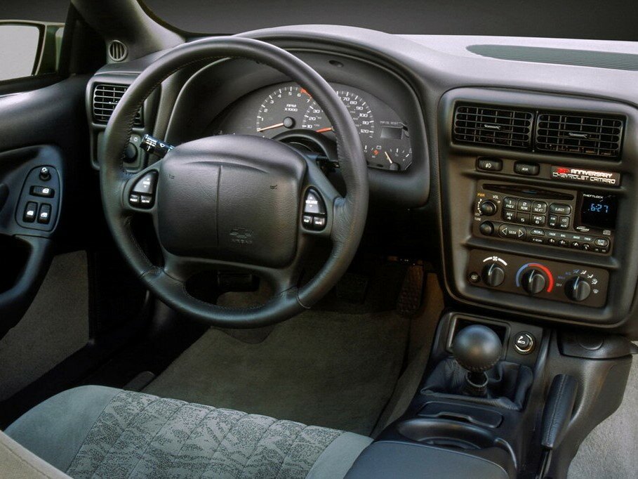 Chevrolet Camaro, IV, 1992–1998, Кабриолет: Передняя часть салона