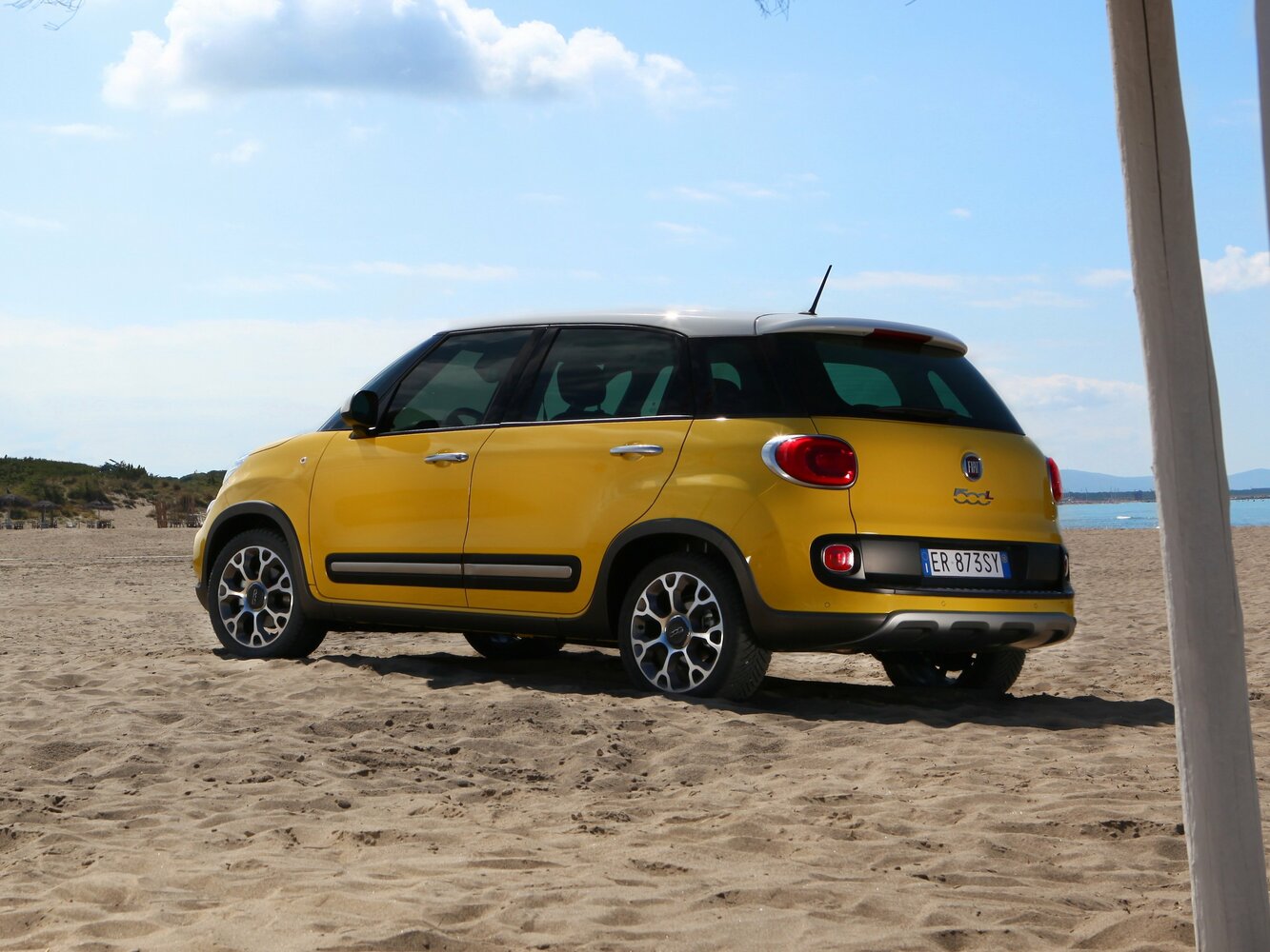Fiat 500L, I, 2012–2017, Компактвэн Trekking: Вид сзади в три четверти