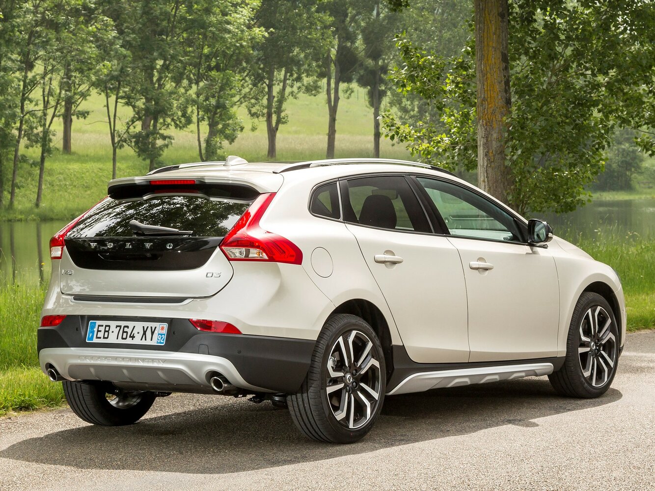 Volvo V40 Cross Country, I Рестайлинг, 2016–2019, Хэтчбек 5 дв.: Вид сзади в три четверти