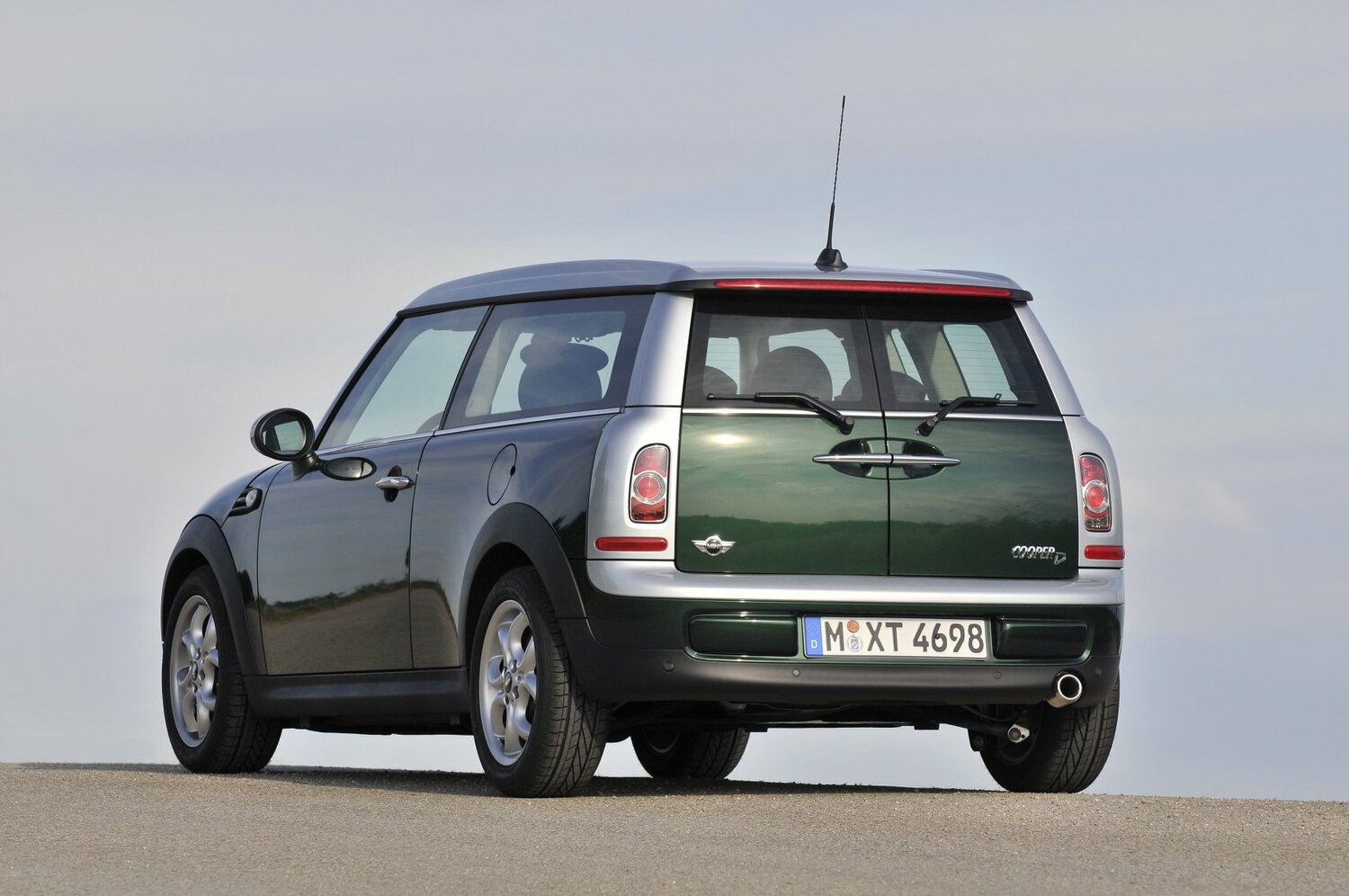 MINI Clubman, I Рестайлинг, 2010–2014, Хэтчбек 3 дв.: Вид сзади в три четверти