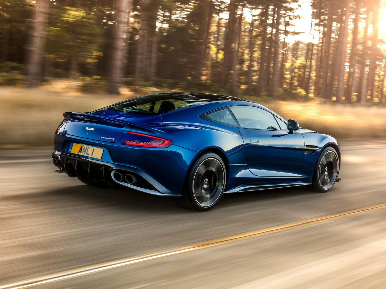 Aston Martin Vanquish, II, 2012–2018, Coupe S: Rear three-quarter view