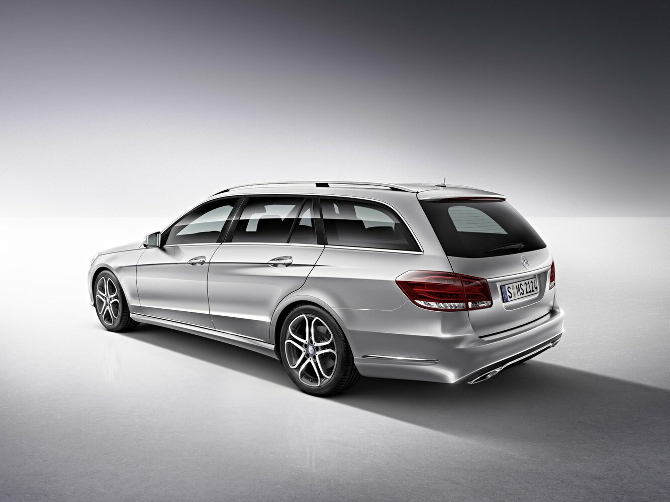 Mercedes-Benz E-Класс, IV (W212, S212, C207) Рестайлинг, 2013–2016, Универсал 5 дв.: Вид сзади в три четверти