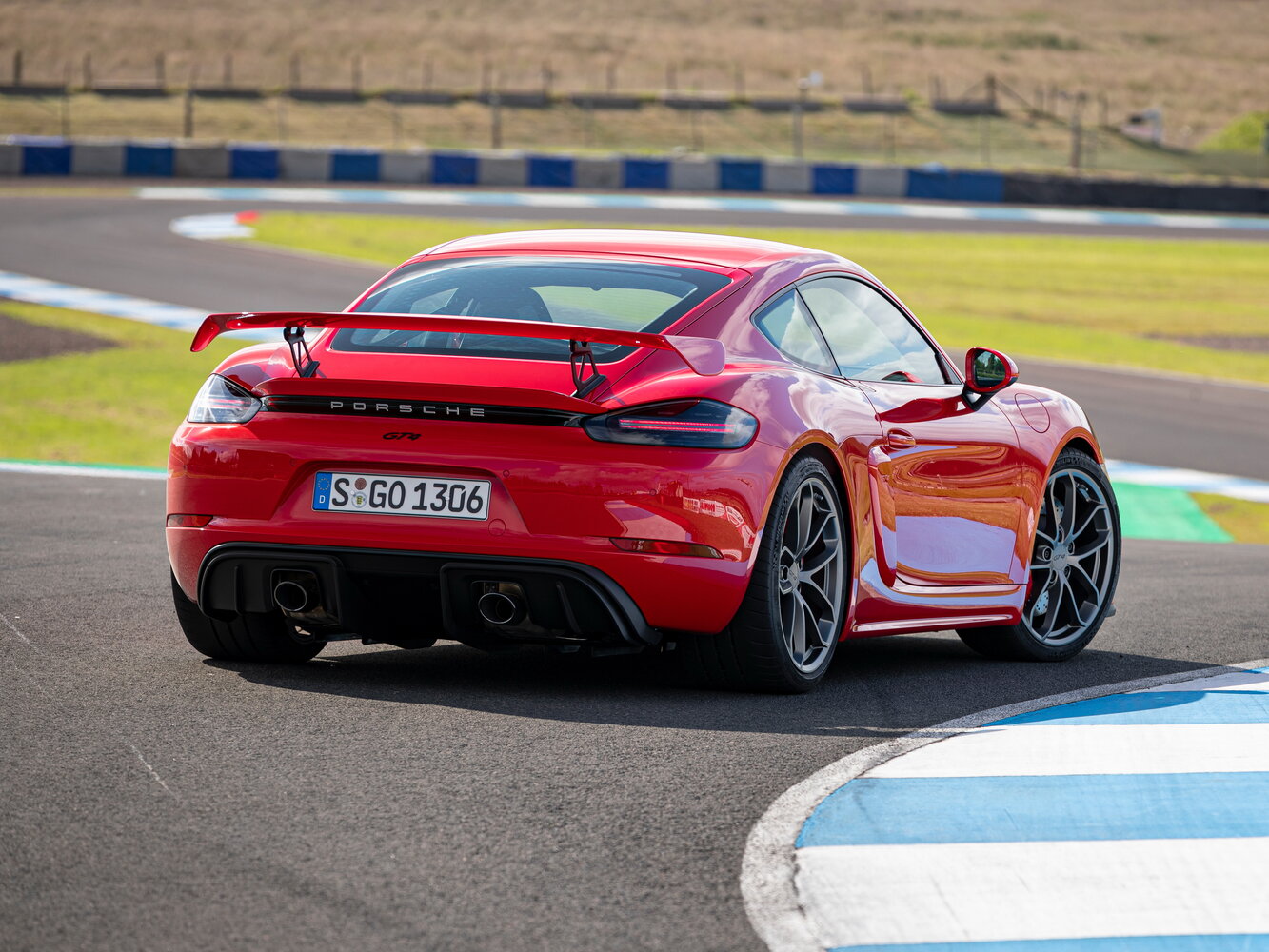 Porsche Cayman GT4, II 718 (982), 2019–2026, Купе: Вид сзади в три четверти