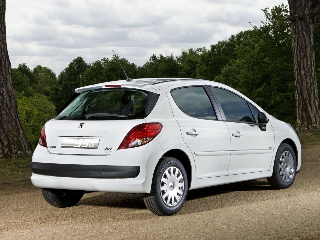 Peugeot 207, I Рестайлинг, 2009–2015, Хэтчбек 5 дв.: Вид сзади в три четверти
