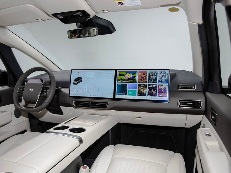 Li Auto (Lixiang) Mega, , 2024–2026, Минивэн: Передняя часть салона