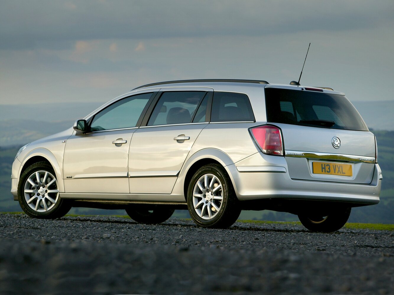 Vauxhall Astra, H, 2004–2010, Универсал 5 дв.: Вид сзади в три четверти