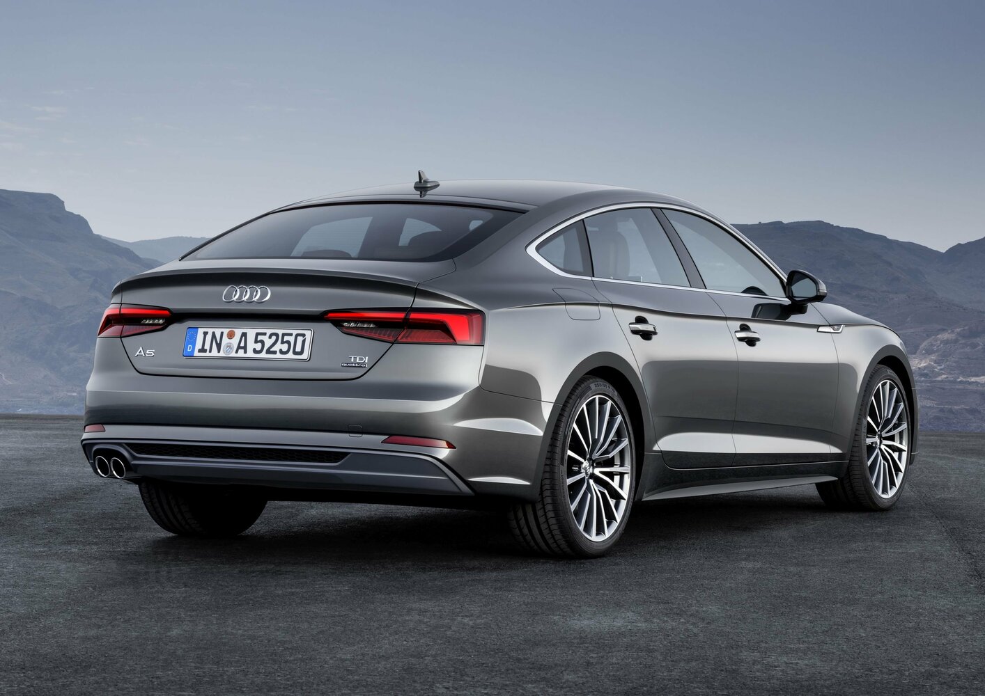 Audi A5, II (F5), 2016–2020, Лифтбек Sportback: Вид сзади в три четверти