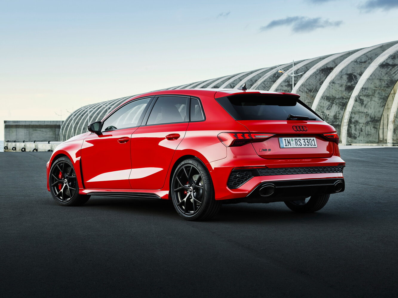Audi RS 3, III (8Y), 2021–2024, Хэтчбек 5 дв. Sportback: Вид сзади в три четверти