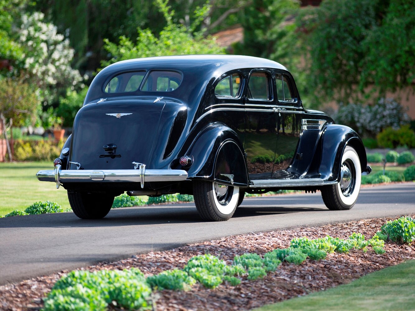 Chrysler Imperial, III, 1934–1936, Седан: Вид сзади в три четверти