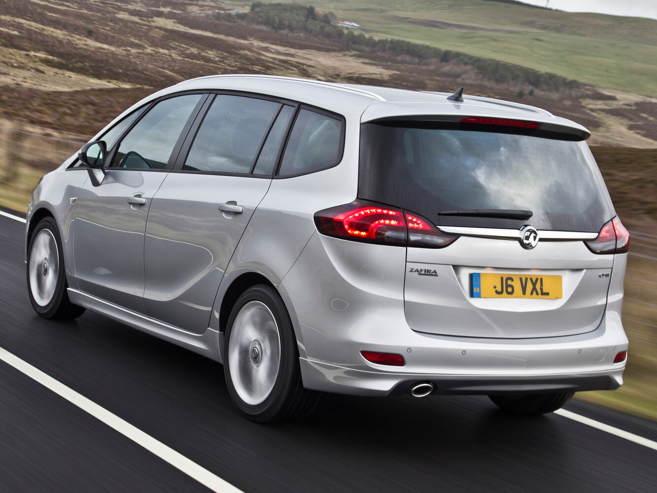 Vauxhall Zafira, C, 2011–2016, Компактвэн: Вид сзади в три четверти