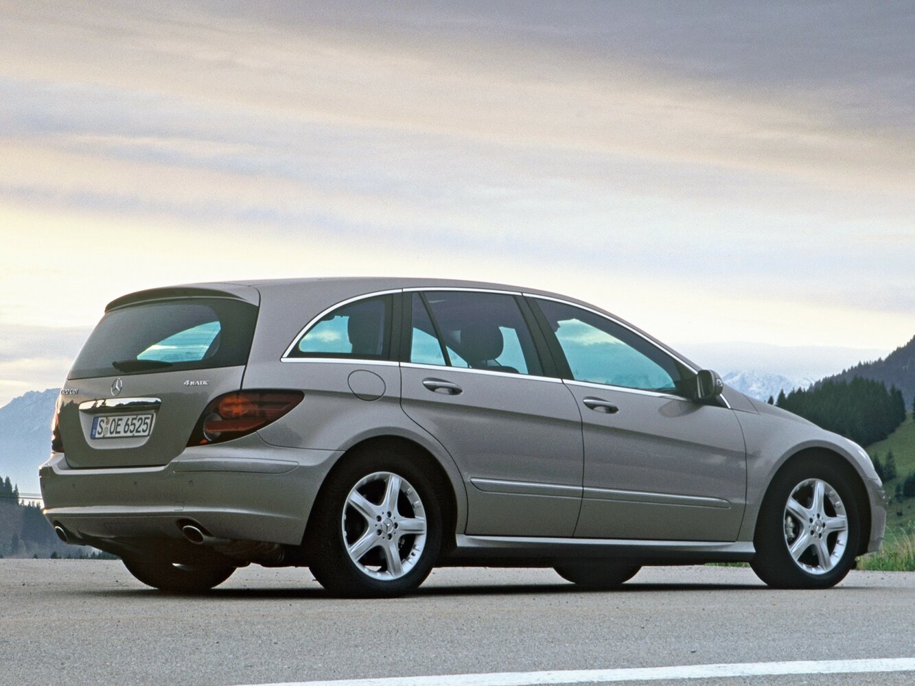Mercedes-Benz R-Класс, I, 2005–2007, Минивэн: Вид сзади в три четверти