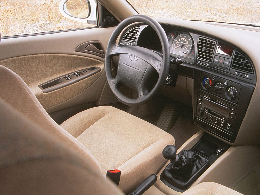 Daewoo Nubira, II, 1999–2003, Sedan: Front cabin