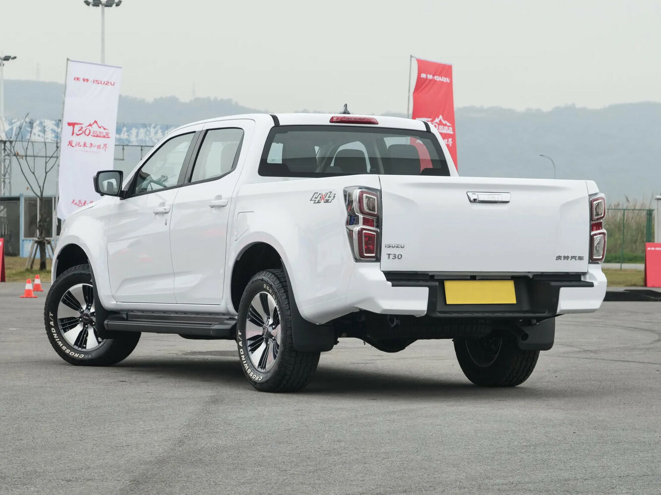 Isuzu T30 Explorer, , 2023–2026, Пикап Двойная кабина: Вид сзади в три четверти