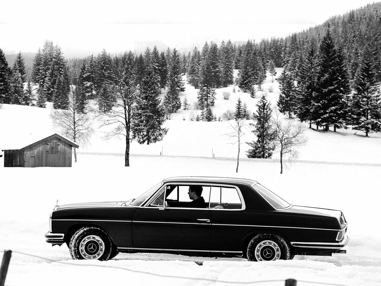 Mercedes-Benz W114, , 1968–1977, Купе: Вид сбоку