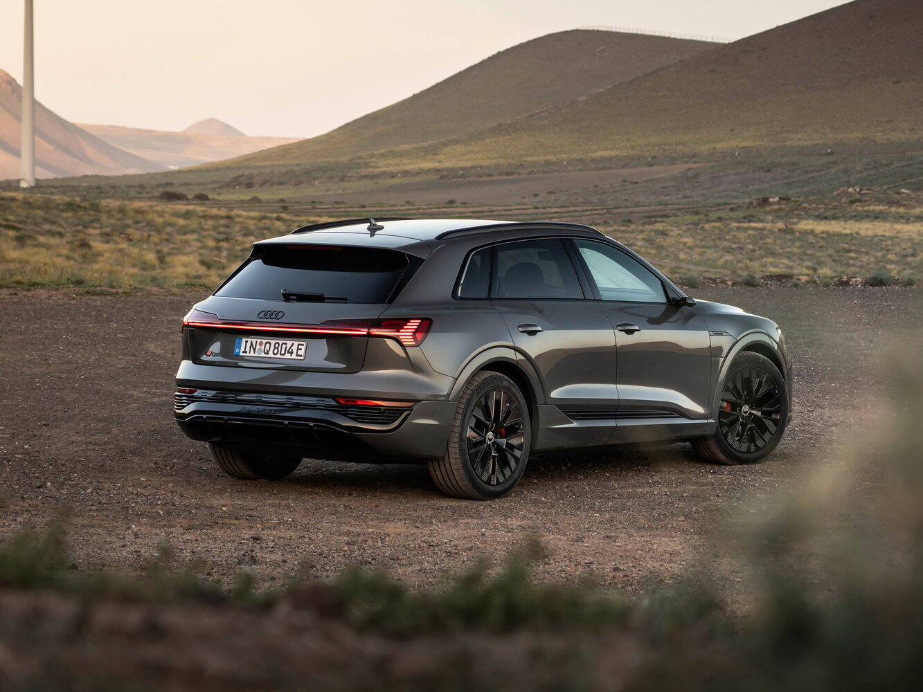 Audi Q8 e-tron, , 2022–2025, Внедорожник 5 дв.: Вид сзади в три четверти