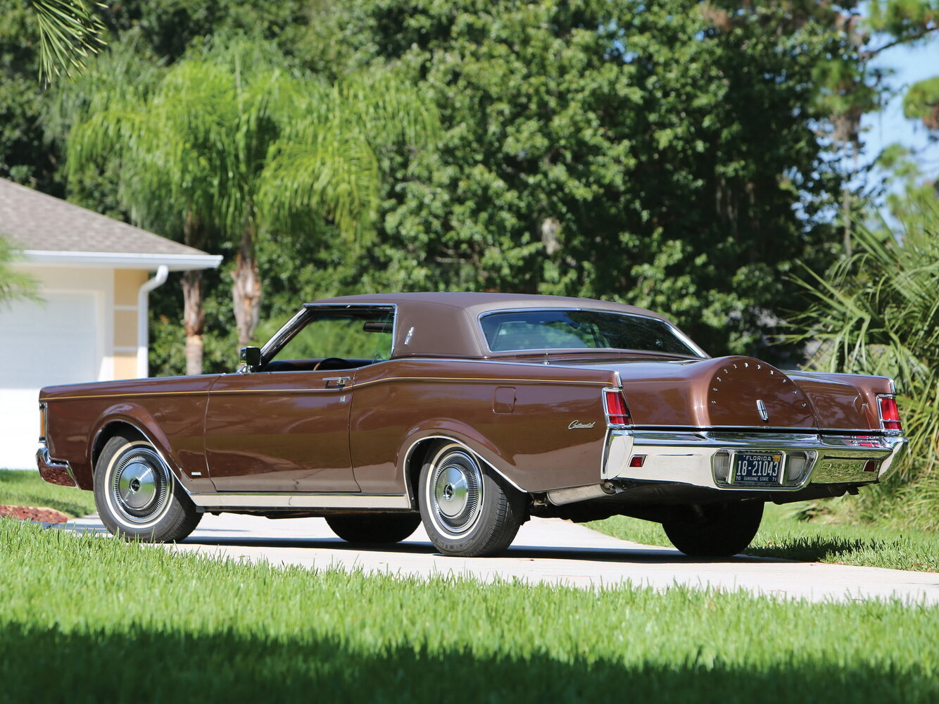 Lincoln Continental Mark, III, 1968–1971, Coupe: Rear three-quarter view