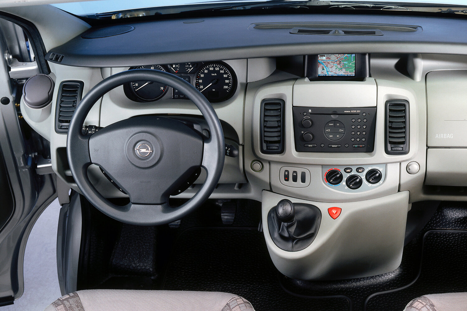 Opel Vivaro, A, 2001–2006, Фургон: Передняя часть салона