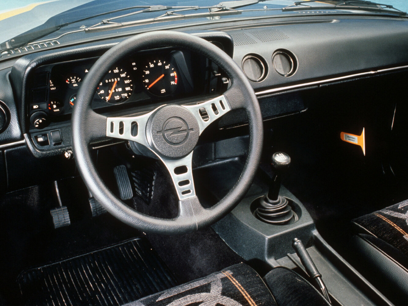 Opel Ascona, B, 1975–1981, Sedan 2 door: Front cabin