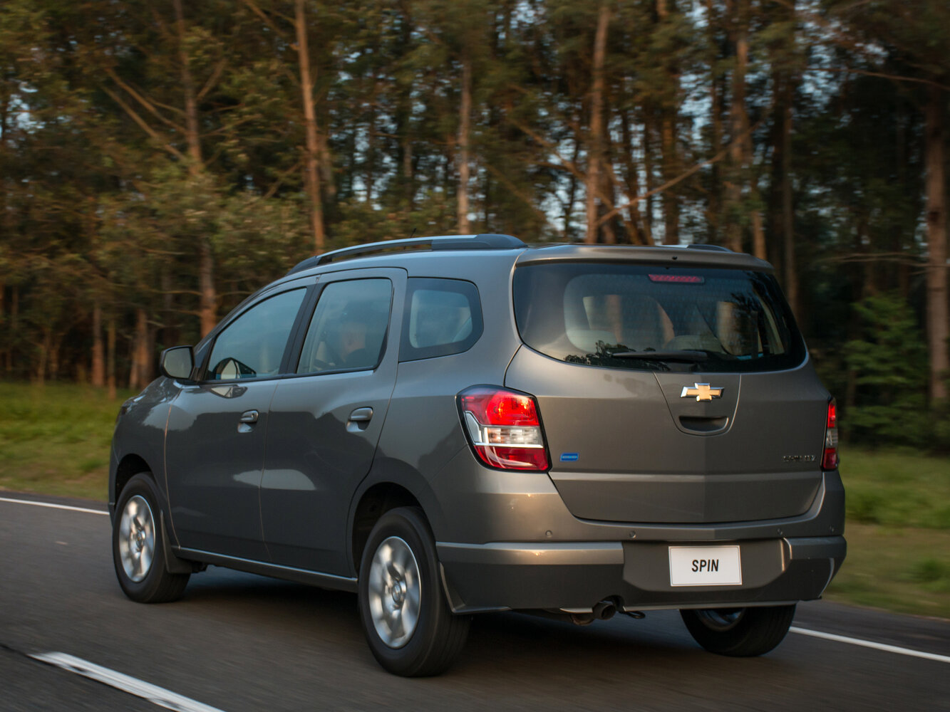 Chevrolet Spin, I, 2012–2018, Minivan: Rear three-quarter view