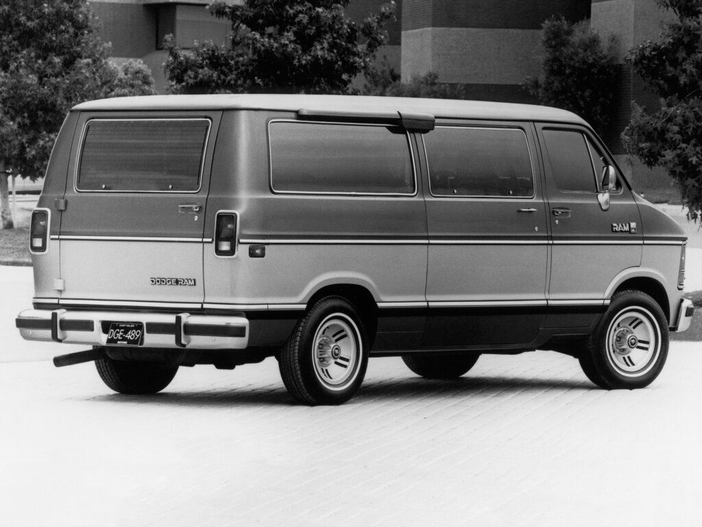 Dodge RAM Van, II, 1979–1993, Minivan: Rear three-quarter view