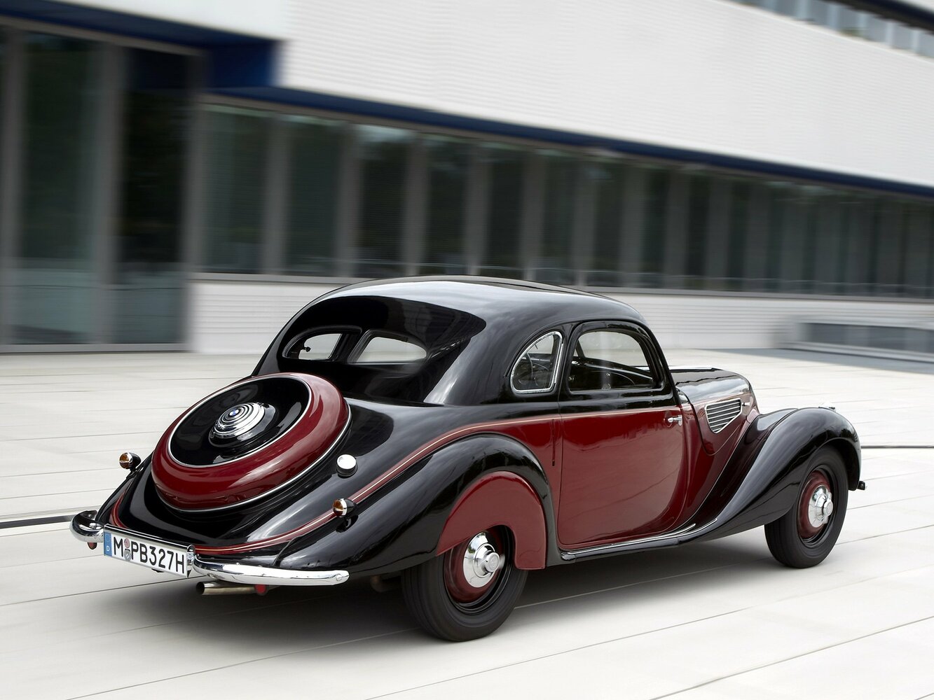 BMW 327, , 1937–1941, Купе: Вид сзади в три четверти
