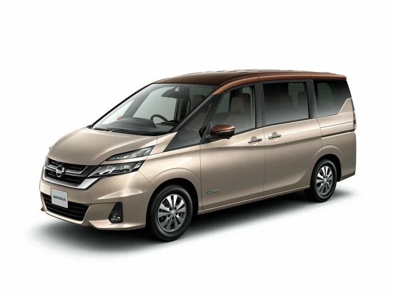 Nissan Serena C27, бронзовый двухцветный минивэн, вид спереди-сбоку
