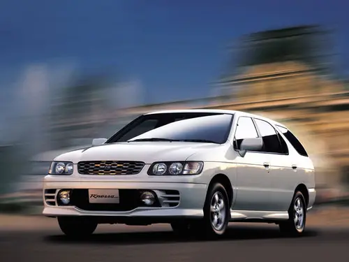 Nissan R~nessa