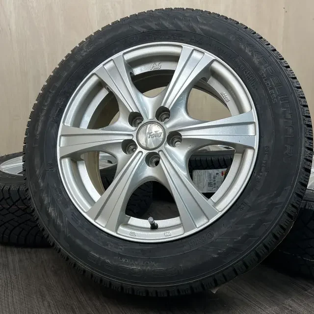 WEDS FANG, R15 · 5x100 · 6JJ · ET45 — GTYRES set 72S40426 photo
