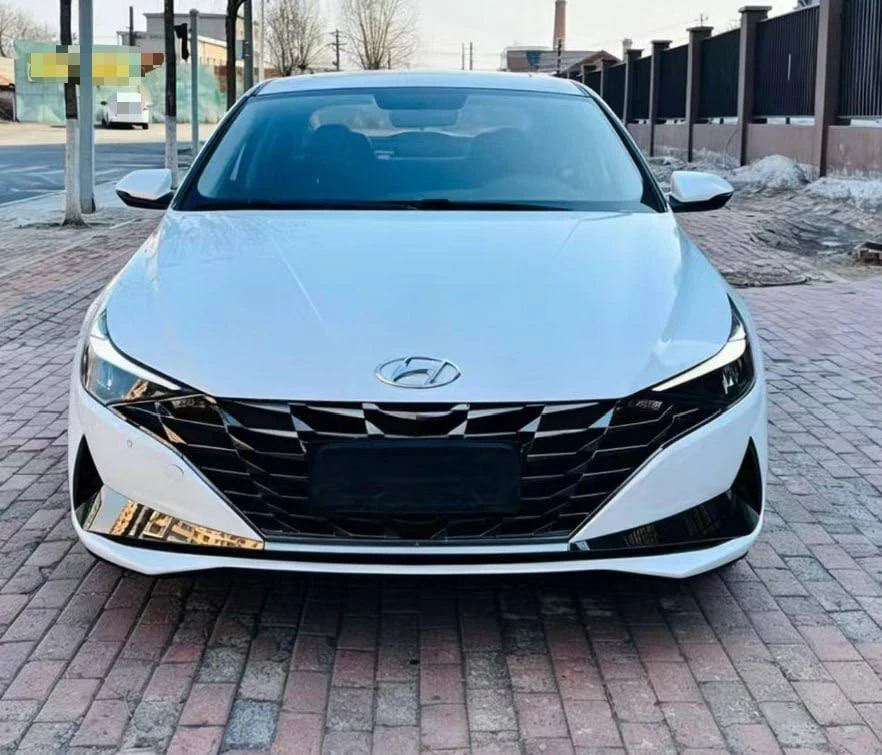 Hyundai Elantra · photo 1