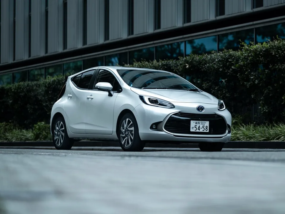Toyota Aqua: как выбрать между первым и вторым поколением