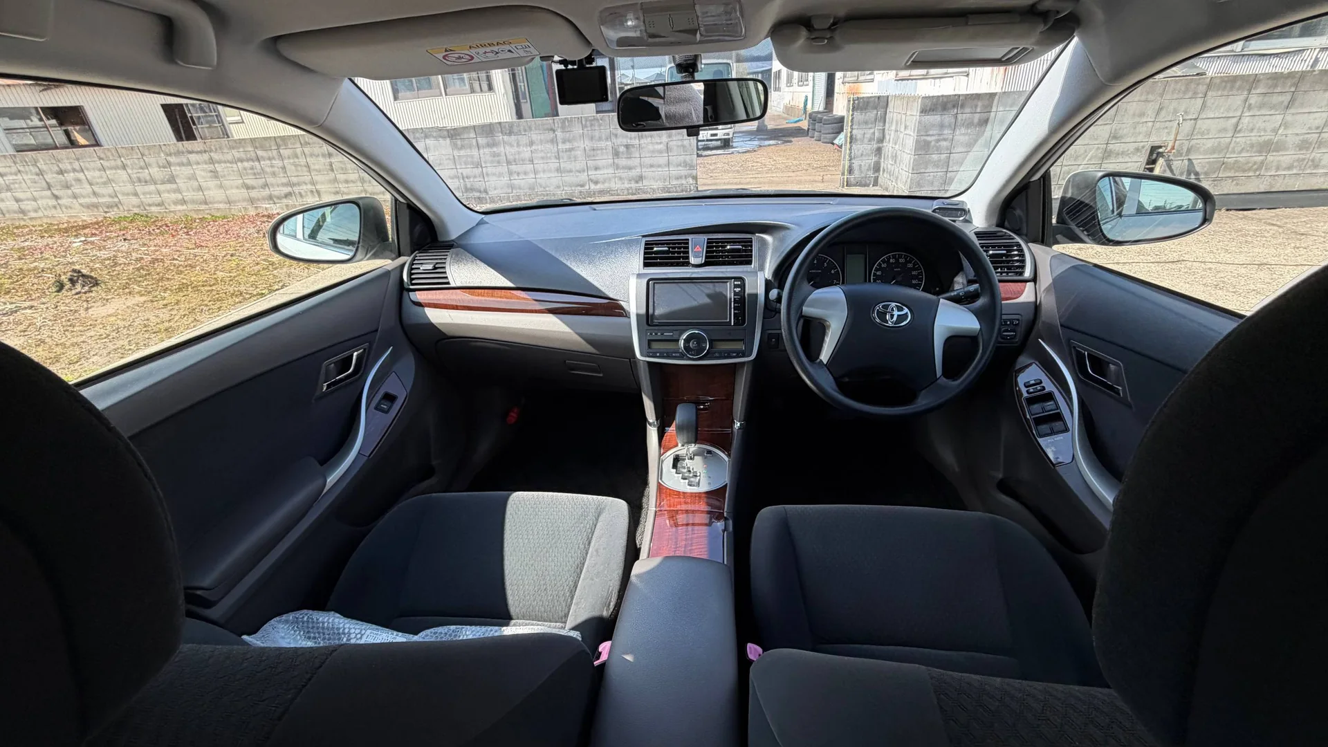 Toyota Premio · фото 15